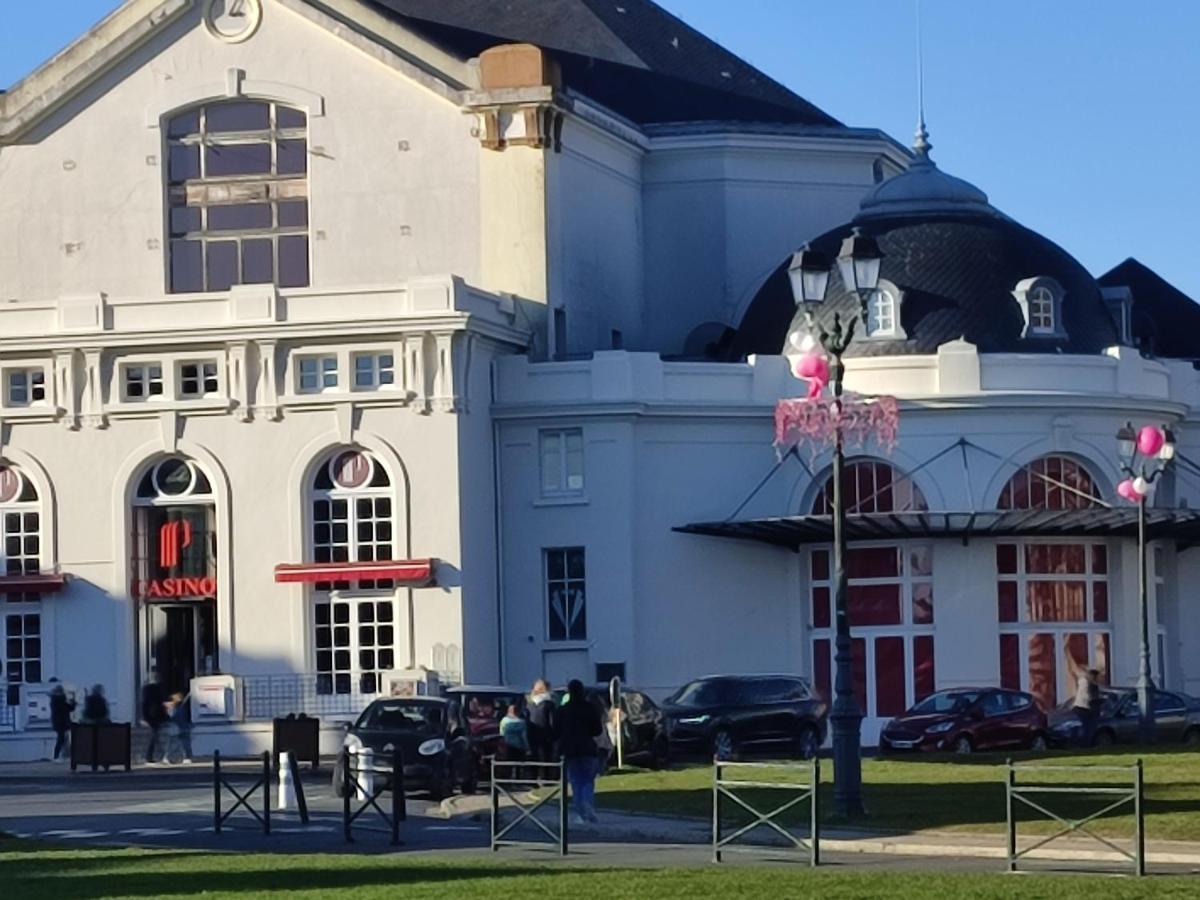 Un Nid D ' Amour Cabourg Exterior photo
